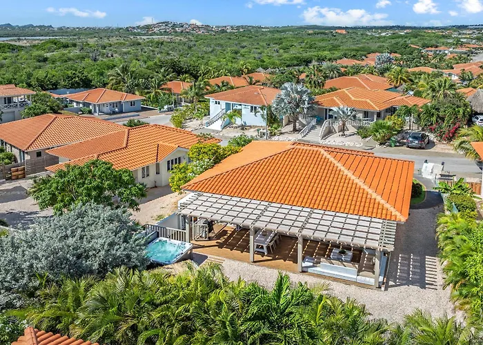 Villa Noni Curacao Met Jacuzzi