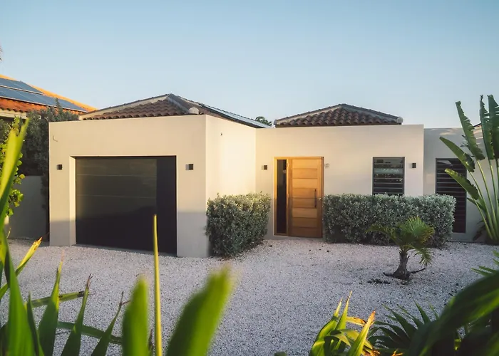 Villa Janssen With Private Pool, Jan Thiel 6P