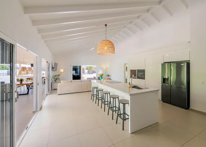 Tropical Villa Curoyal Near The Beach
